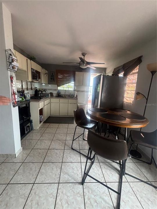 En Venta: $143,900 (3 camas, 2 baños, 932 Pies cuadrados)