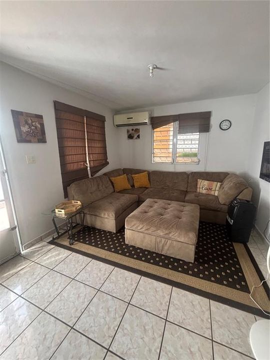 En Venta: $143,900 (3 camas, 2 baños, 932 Pies cuadrados)