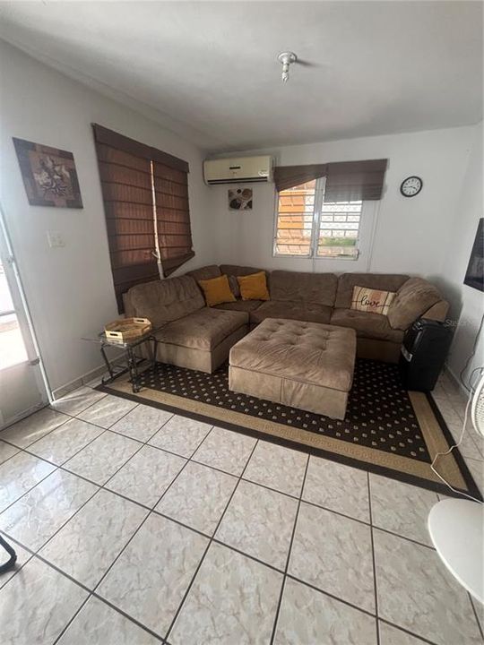 En Venta: $143,900 (3 camas, 2 baños, 932 Pies cuadrados)