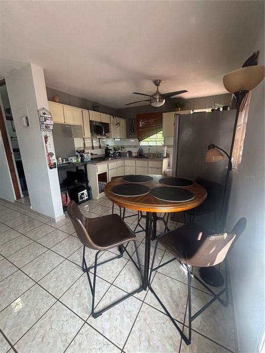 En Venta: $143,900 (3 camas, 2 baños, 932 Pies cuadrados)