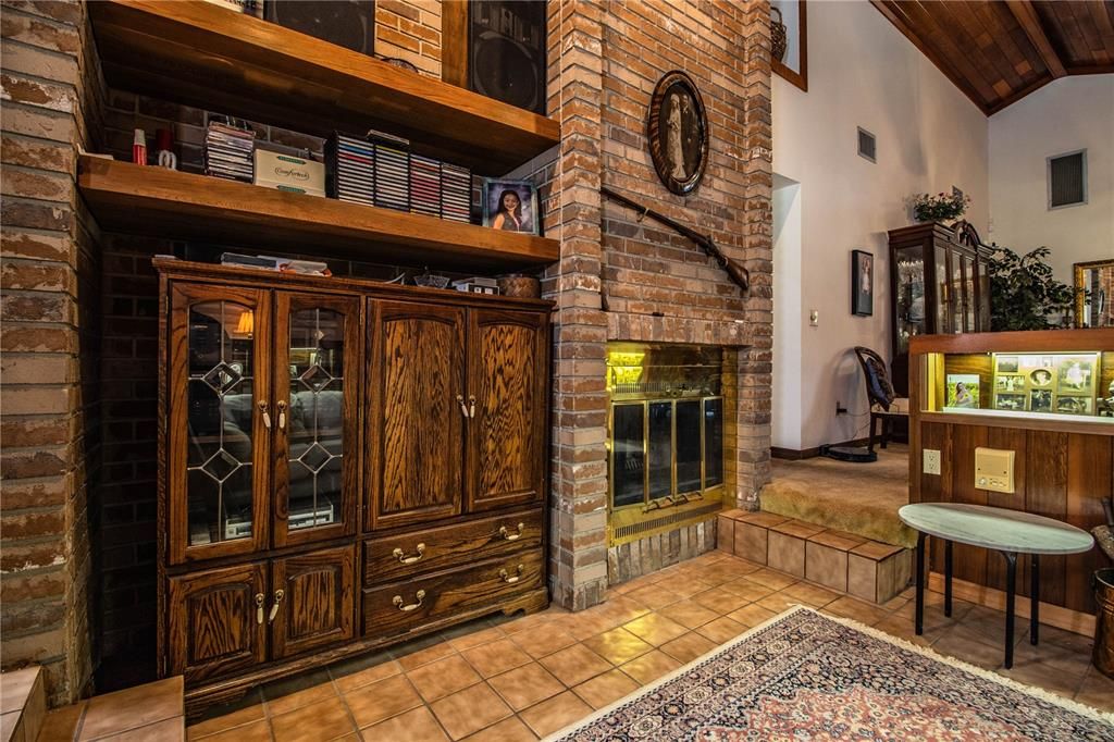 For Sale: $1,148,000 (5 beds, 2 baths, 4232 Square Feet)