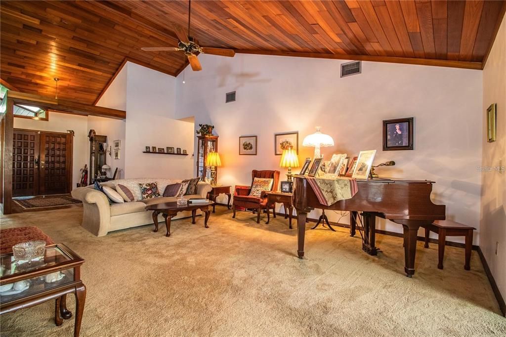 For Sale: $1,148,000 (5 beds, 2 baths, 4232 Square Feet)