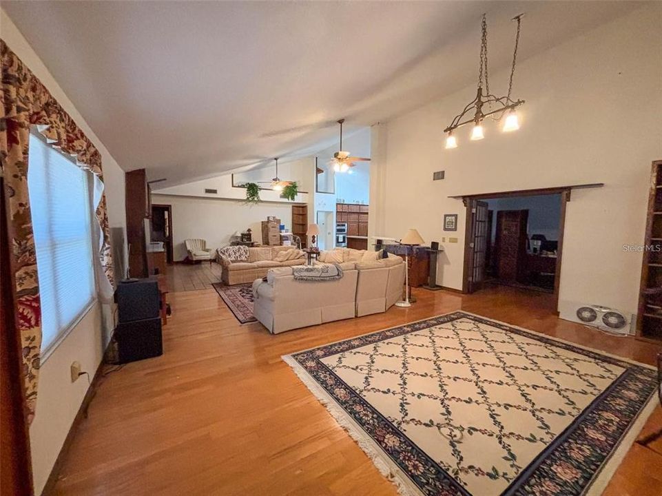 For Sale: $1,148,000 (5 beds, 2 baths, 4232 Square Feet)