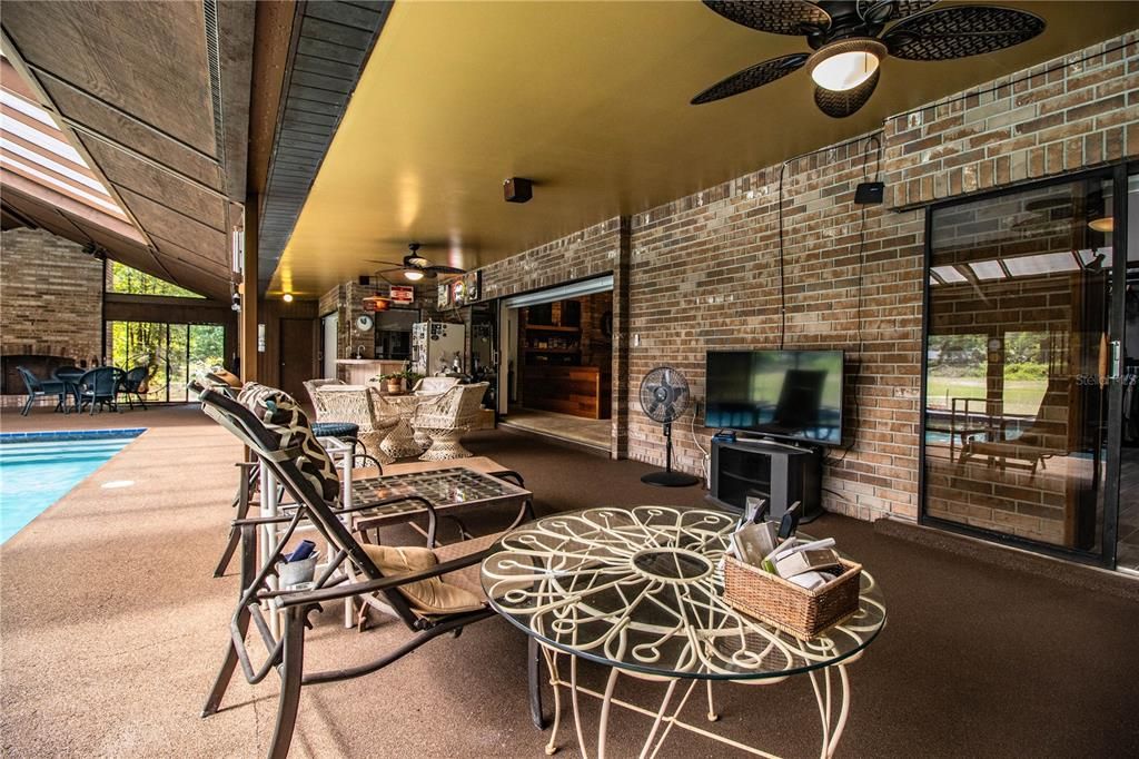 For Sale: $1,148,000 (5 beds, 2 baths, 4232 Square Feet)