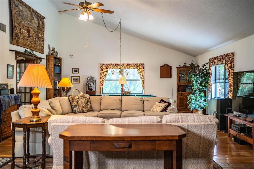 For Sale: $1,148,000 (5 beds, 2 baths, 4232 Square Feet)