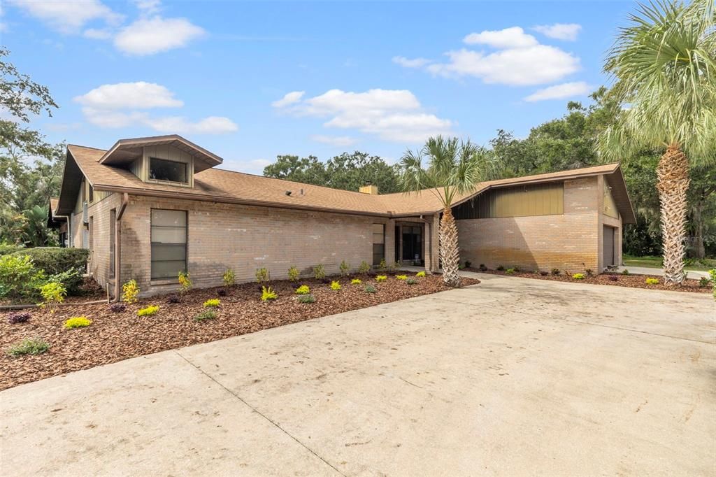 For Sale: $1,148,000 (5 beds, 2 baths, 4232 Square Feet)