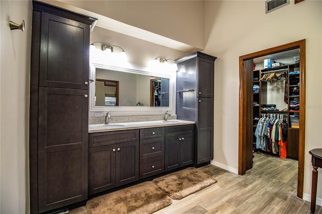 For Sale: $1,148,000 (5 beds, 2 baths, 4232 Square Feet)