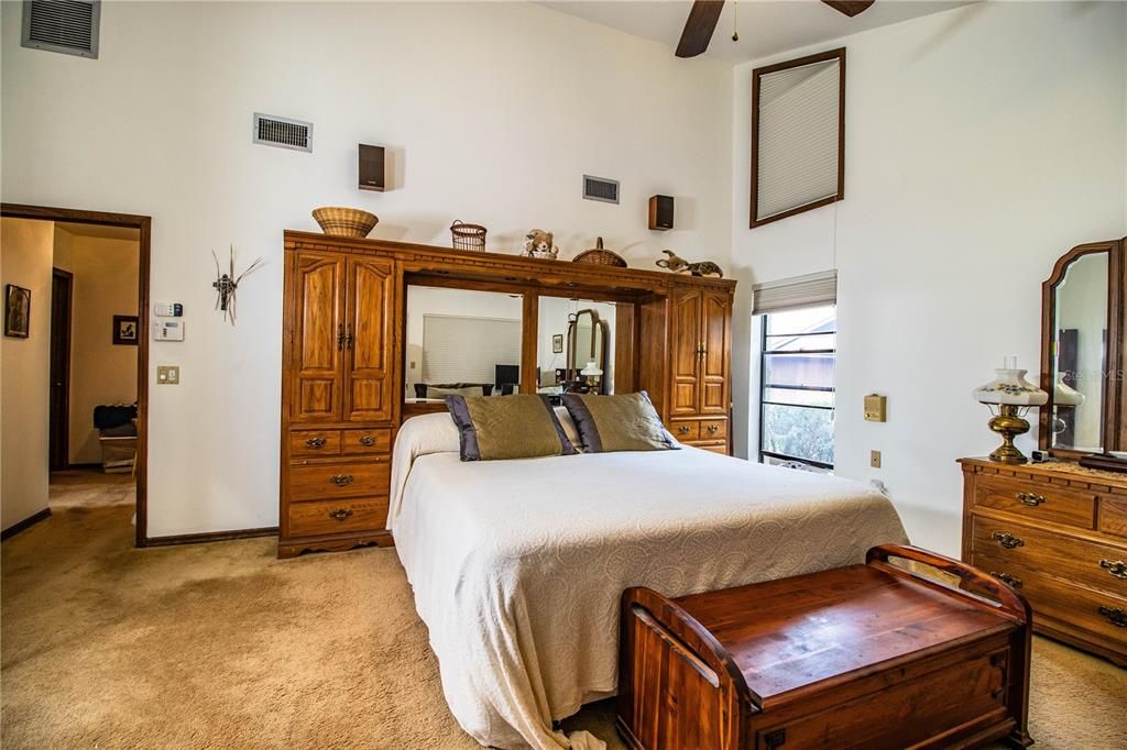 For Sale: $1,148,000 (5 beds, 2 baths, 4232 Square Feet)