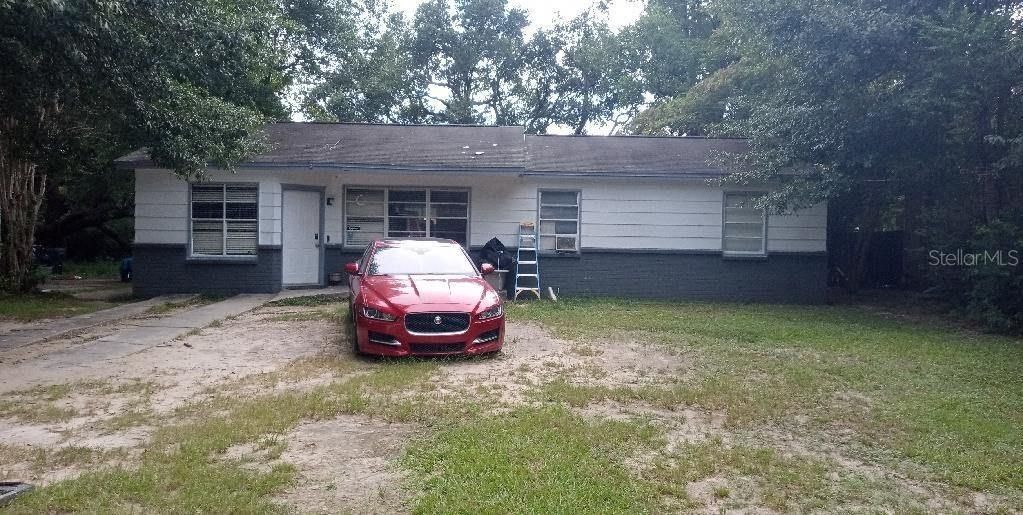 最近售出: $95,000 (3 贝兹, 1 浴室, 1265 平方英尺)