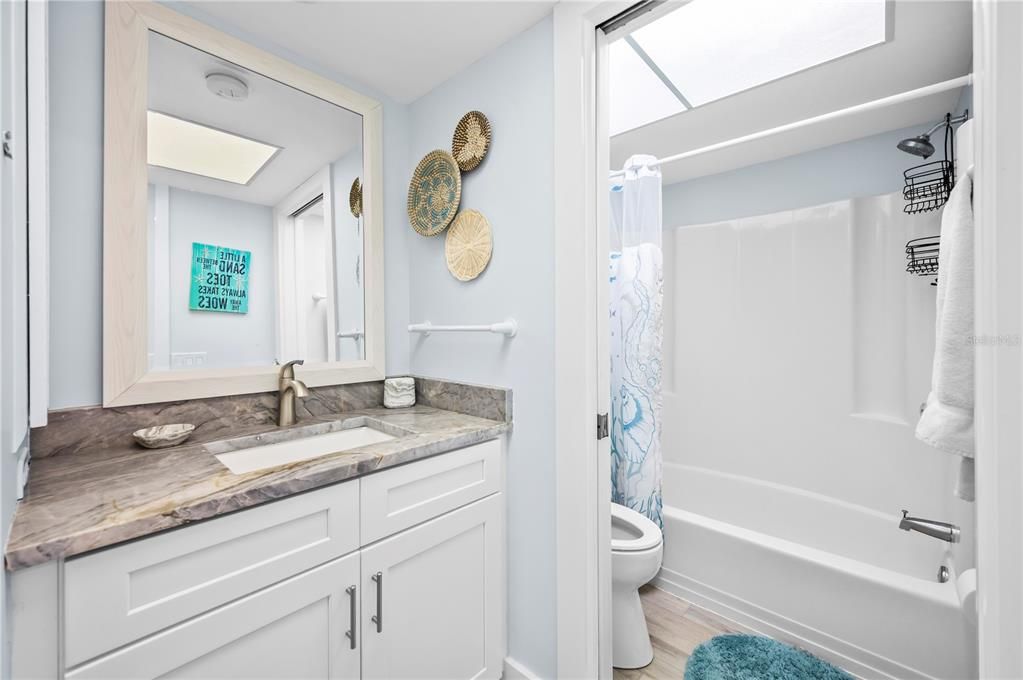 For Sale: $1,480,000 (2 beds, 2 baths, 1124 Square Feet)