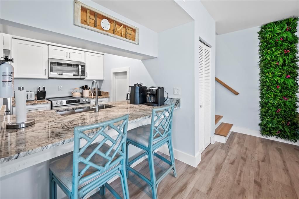 For Sale: $1,480,000 (2 beds, 2 baths, 1124 Square Feet)