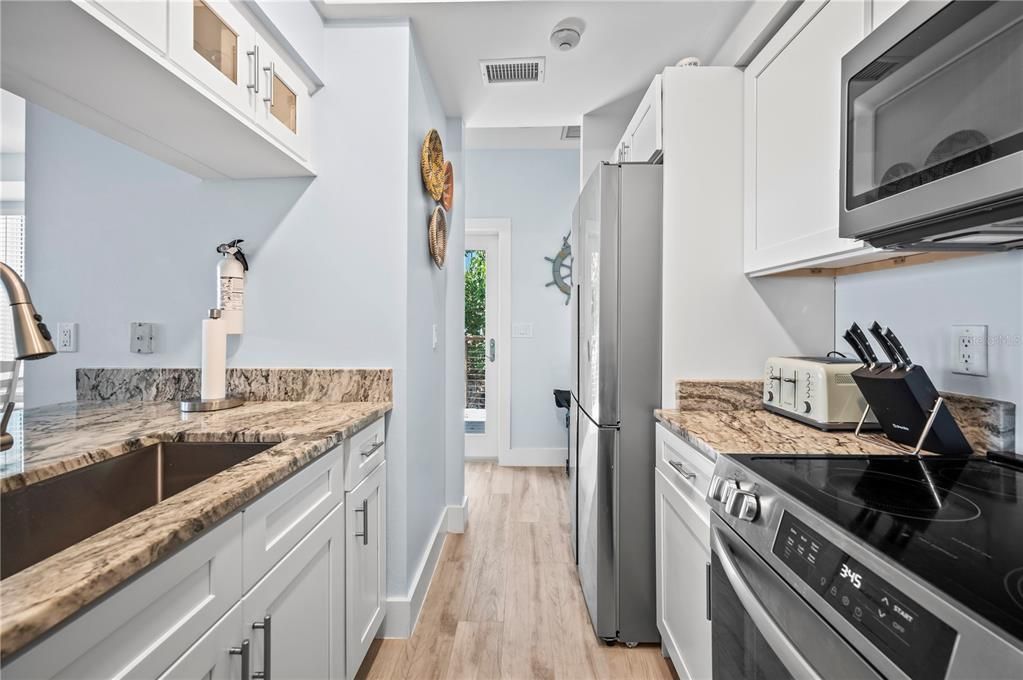 For Sale: $1,480,000 (2 beds, 2 baths, 1124 Square Feet)