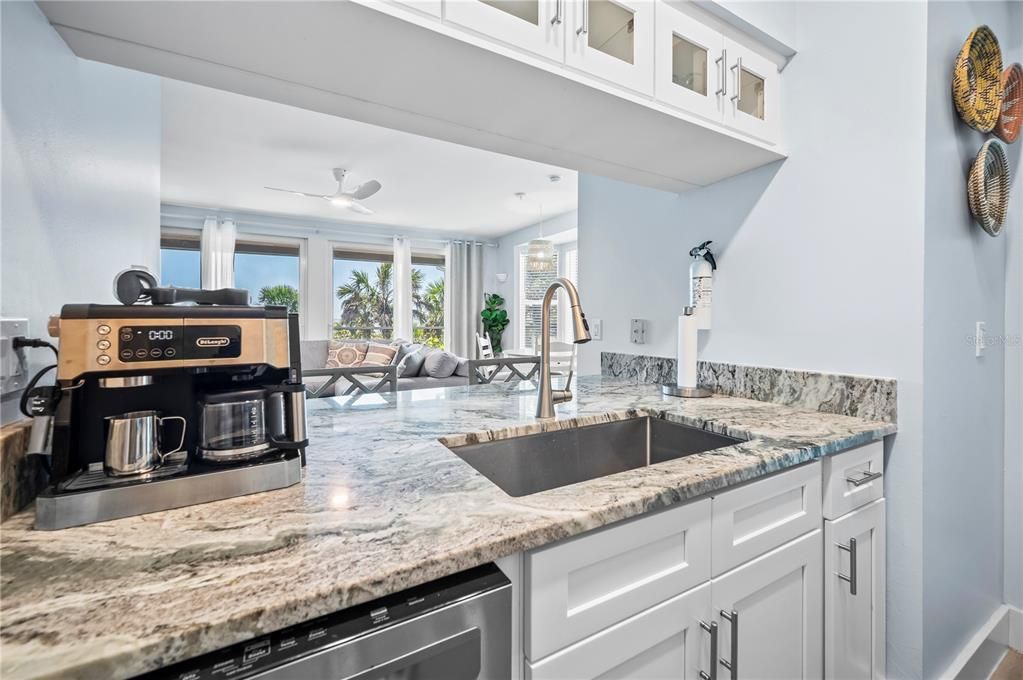 For Sale: $1,480,000 (2 beds, 2 baths, 1124 Square Feet)