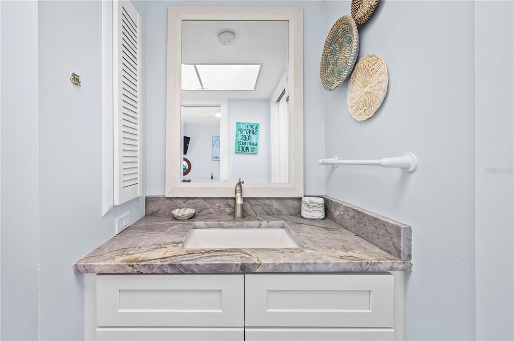 For Sale: $1,480,000 (2 beds, 2 baths, 1124 Square Feet)