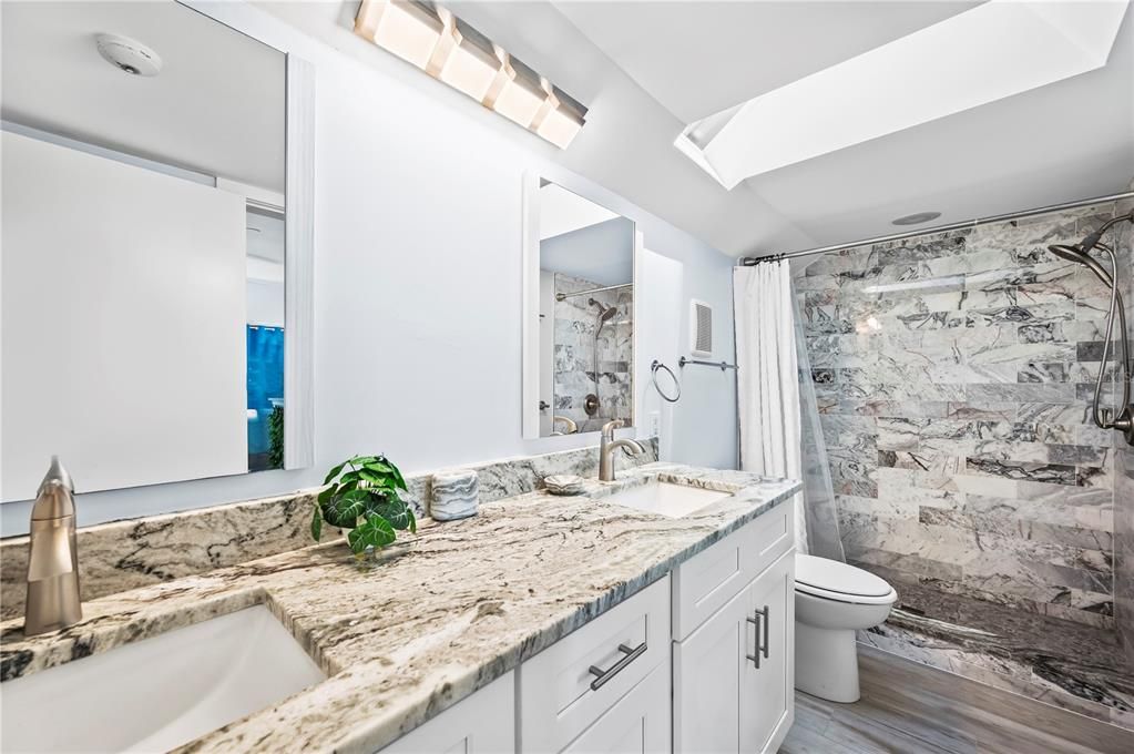 For Sale: $1,480,000 (2 beds, 2 baths, 1124 Square Feet)