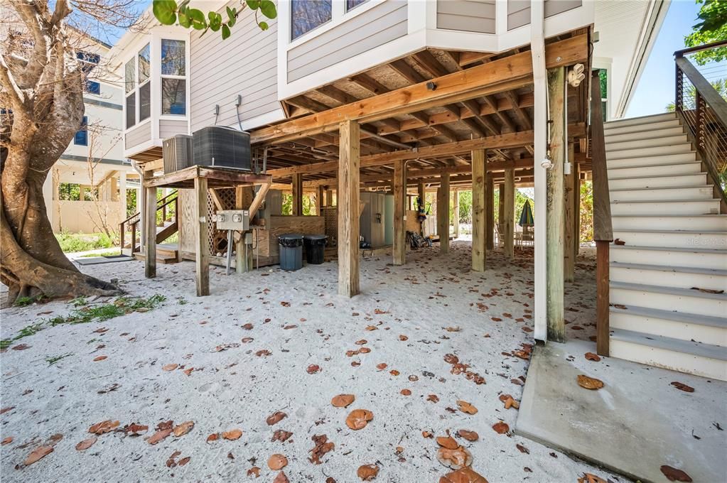 For Sale: $1,480,000 (2 beds, 2 baths, 1124 Square Feet)