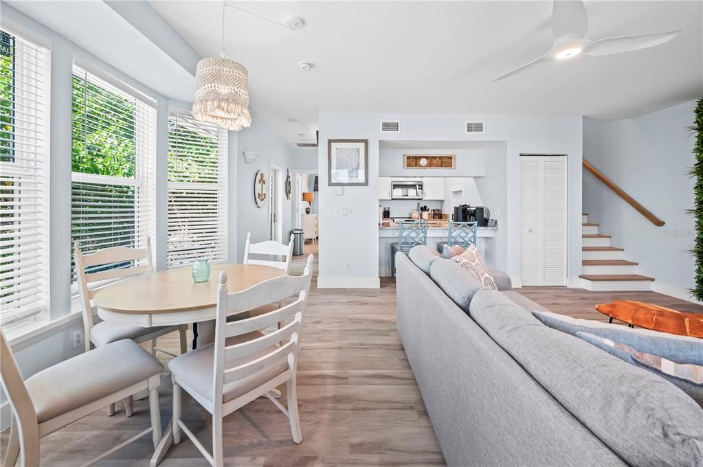 For Sale: $1,480,000 (2 beds, 2 baths, 1124 Square Feet)