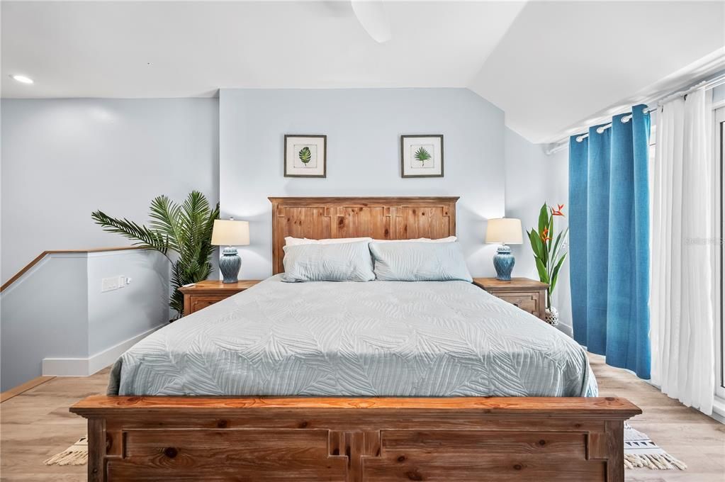 For Sale: $1,480,000 (2 beds, 2 baths, 1124 Square Feet)