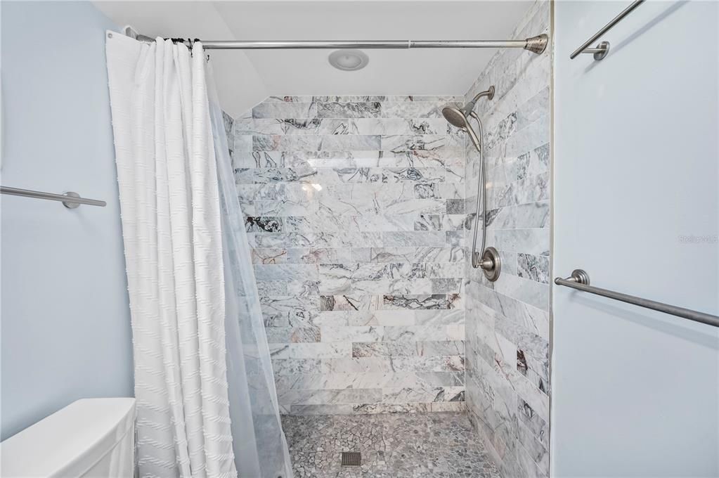 For Sale: $1,480,000 (2 beds, 2 baths, 1124 Square Feet)