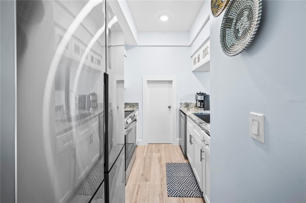 For Sale: $1,480,000 (2 beds, 2 baths, 1124 Square Feet)