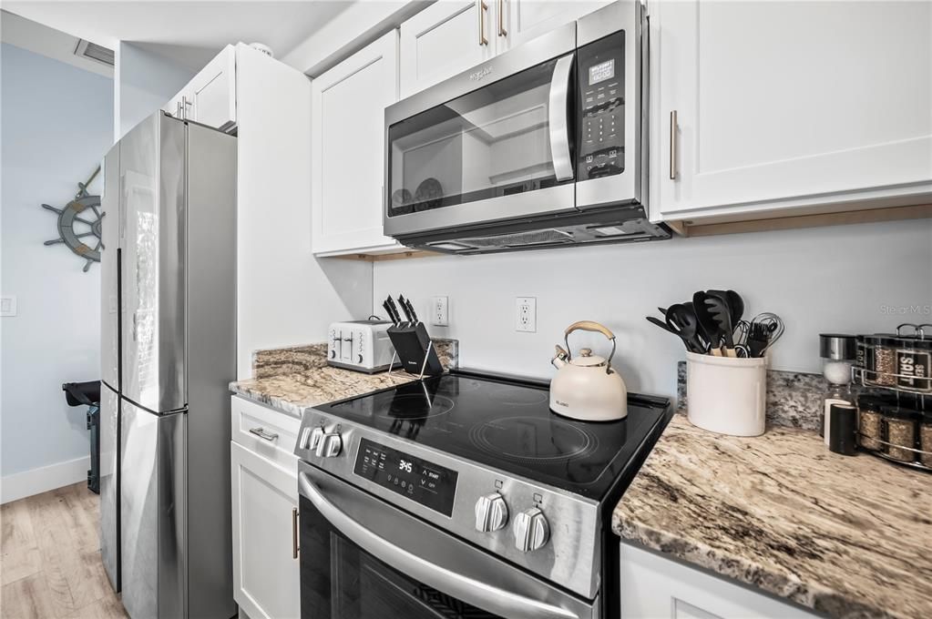 For Sale: $1,480,000 (2 beds, 2 baths, 1124 Square Feet)