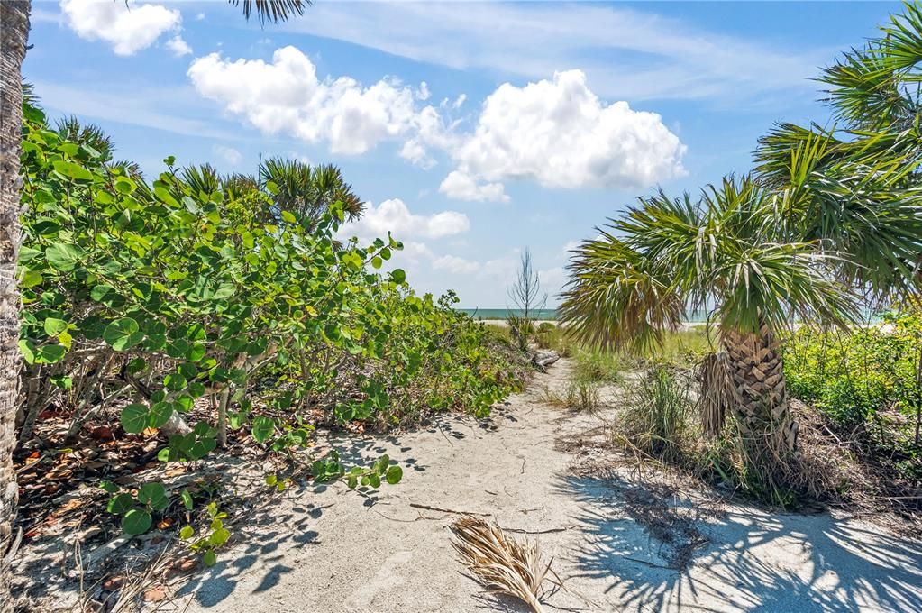 For Sale: $1,480,000 (2 beds, 2 baths, 1124 Square Feet)