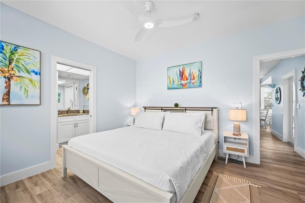 For Sale: $1,480,000 (2 beds, 2 baths, 1124 Square Feet)