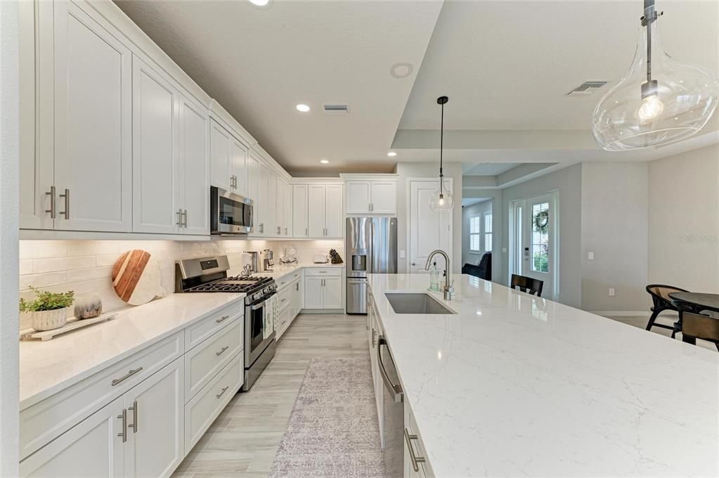 Active With Contract: $949,999 (3 beds, 2 baths, 2157 Square Feet)