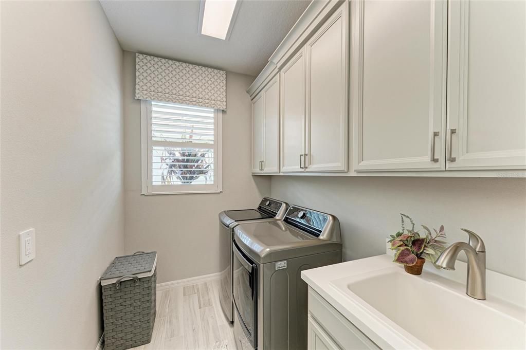 Active With Contract: $949,999 (3 beds, 2 baths, 2157 Square Feet)