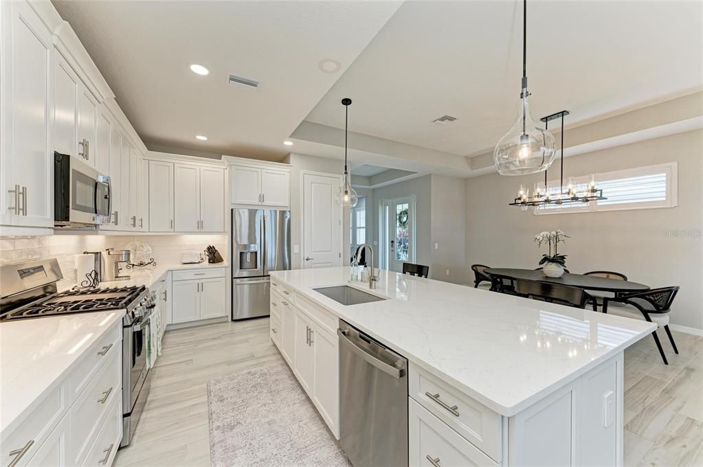 Active With Contract: $949,999 (3 beds, 2 baths, 2157 Square Feet)