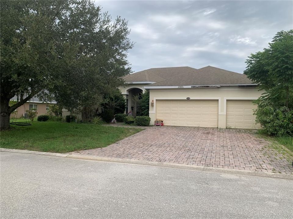 Active With Contract: $379,000 (4 beds, 3 baths, 2888 Square Feet)