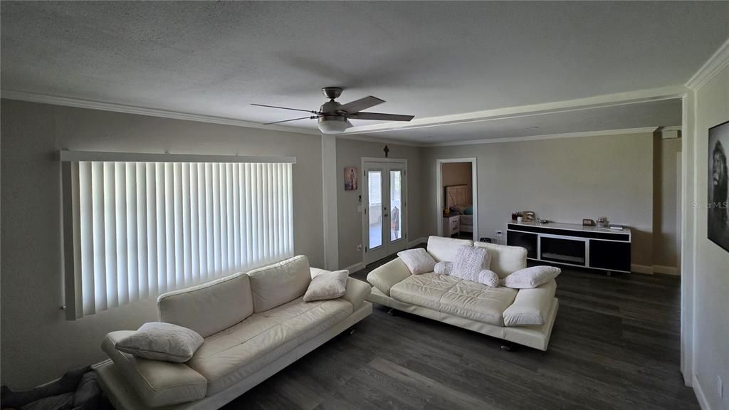 待售: $870,777 (4 贝兹, 1 浴室, 1740 平方英尺)