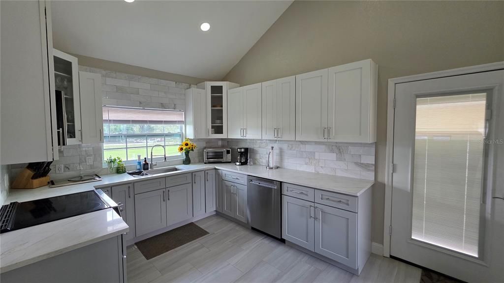 待售: $870,777 (4 贝兹, 1 浴室, 1740 平方英尺)