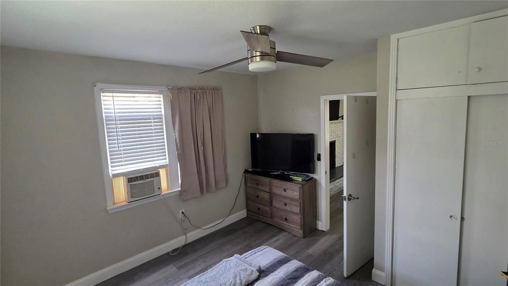 待售: $870,777 (4 贝兹, 1 浴室, 1740 平方英尺)