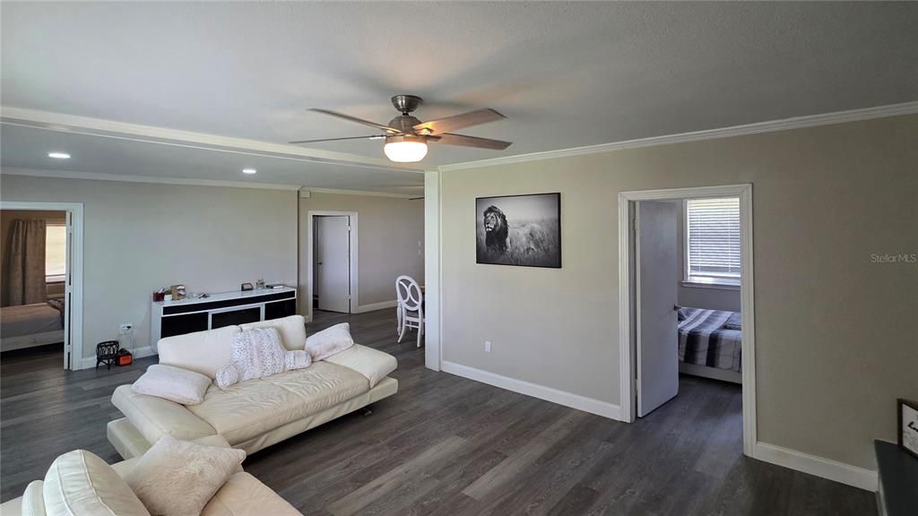 待售: $870,777 (4 贝兹, 1 浴室, 1740 平方英尺)