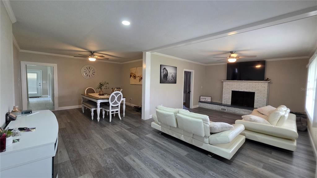 待售: $870,777 (4 贝兹, 1 浴室, 1740 平方英尺)