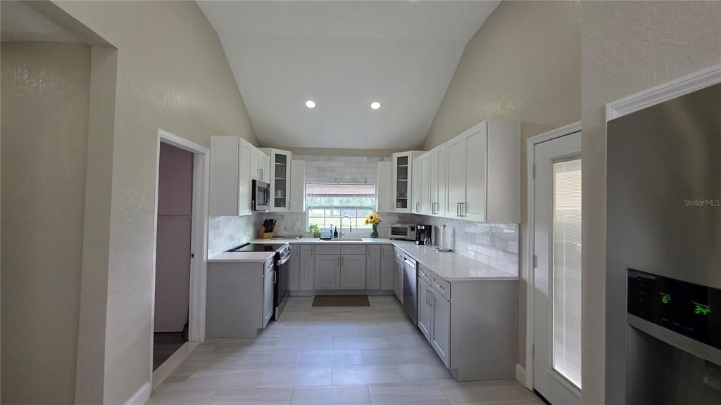 待售: $870,777 (4 贝兹, 1 浴室, 1740 平方英尺)