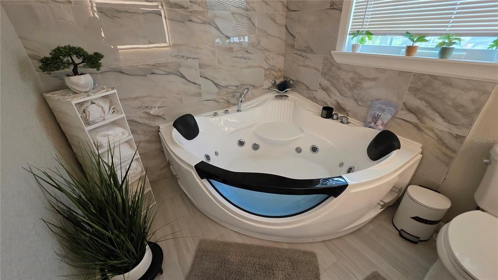 待售: $870,777 (4 贝兹, 1 浴室, 1740 平方英尺)