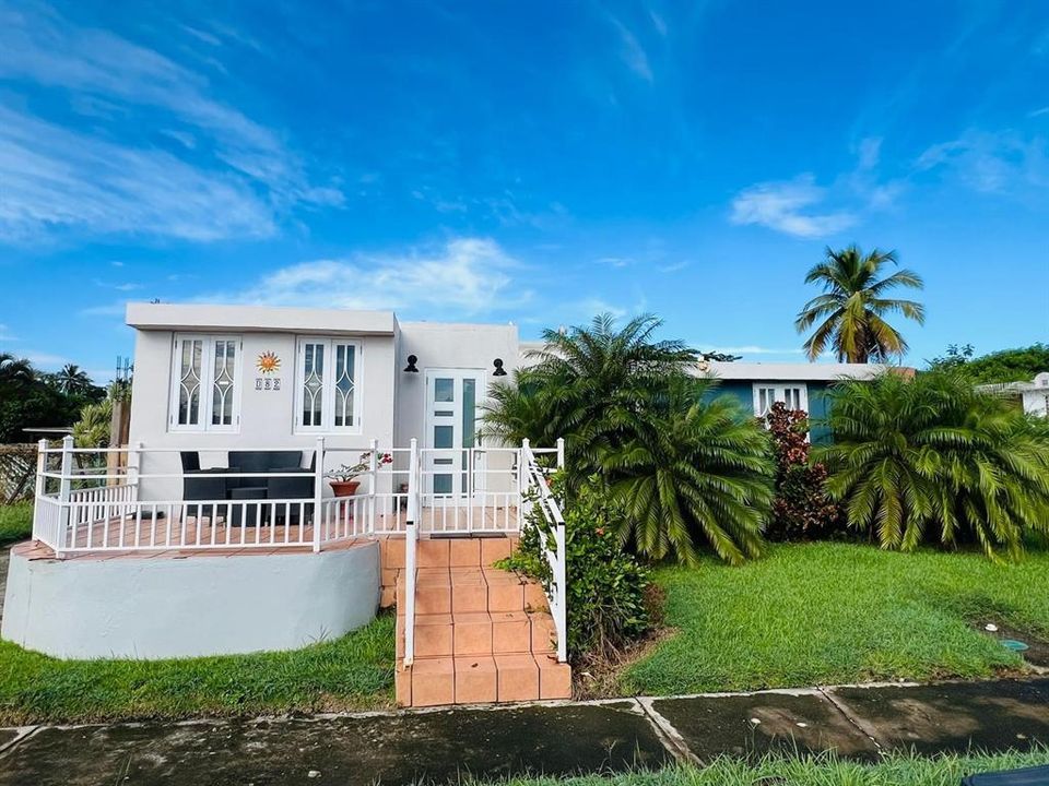 Недавно продано: $289,000 (3 спален, 2 ванн, 1200 Квадратных фут)