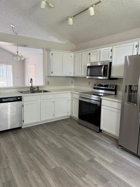 Active With Contract: $3,000 (3 beds, 2 baths, 1803 Square Feet)