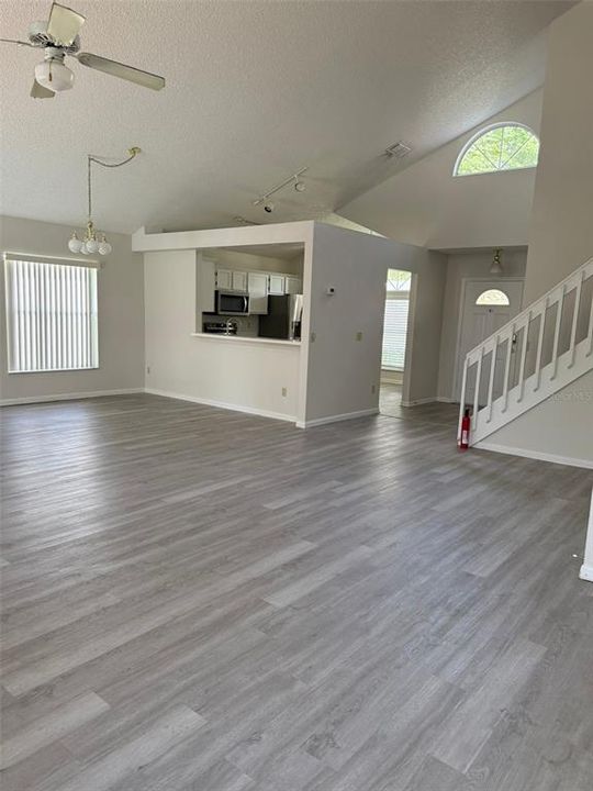 Active With Contract: $3,000 (3 beds, 2 baths, 1803 Square Feet)