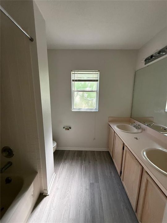 Active With Contract: $3,000 (3 beds, 2 baths, 1803 Square Feet)