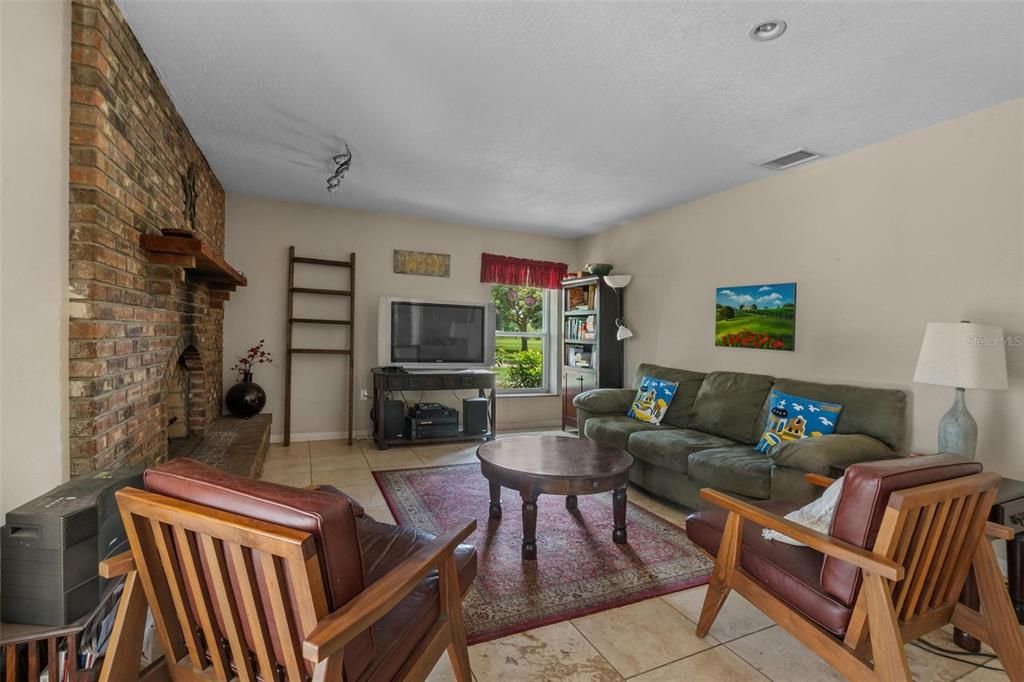 На продажу: $695,000 (3 спален, 2 ванн, 2108 Квадратных фут)