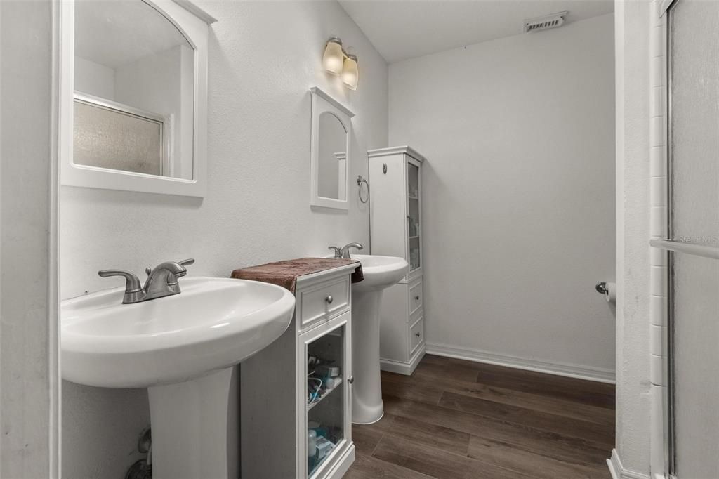 На продажу: $695,000 (3 спален, 2 ванн, 2108 Квадратных фут)