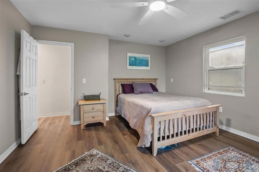 На продажу: $695,000 (3 спален, 2 ванн, 2108 Квадратных фут)