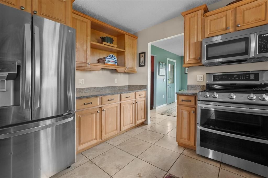 На продажу: $695,000 (3 спален, 2 ванн, 2108 Квадратных фут)