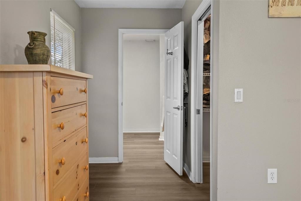 На продажу: $695,000 (3 спален, 2 ванн, 2108 Квадратных фут)