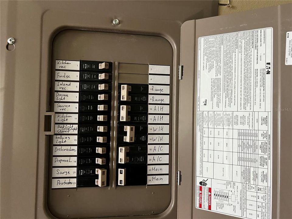 合同活跃: $110,000 (1 贝兹, 1 浴室, 590 平方英尺)