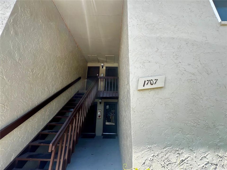 合同活跃: $110,000 (1 贝兹, 1 浴室, 590 平方英尺)