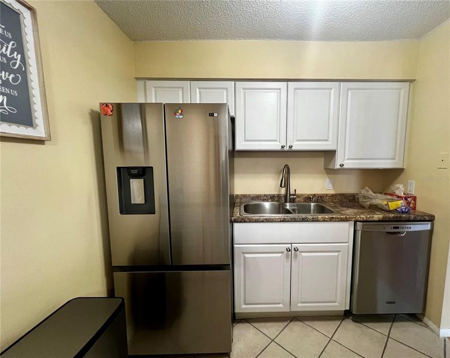 合同活跃: $110,000 (1 贝兹, 1 浴室, 590 平方英尺)